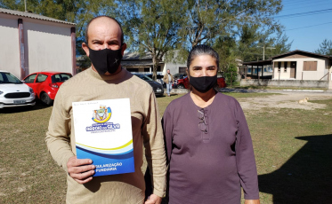 Mais de 300 famílias ganham títulos no loteamento Caçamba, em Arroio do Silva