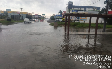 Defesa Civil mantém alerta de chuva intensa