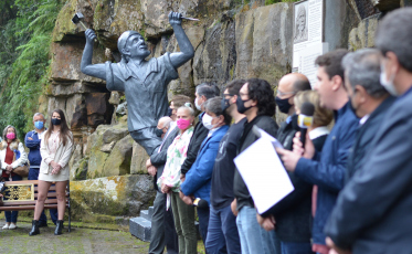 Estátua em homenagem a Zé Diabo é inaugurada em Orleans