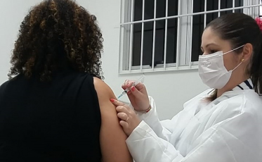 Morro da Fumaça vacina quase 900 pessoas contra covid