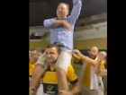 Anselmo Freitas nos braços da torcida (VÍDEO)
