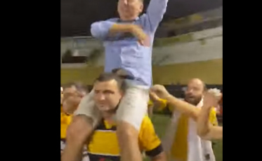 Anselmo Freitas nos braços da torcida (VÍDEO)