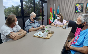 Governo de Içara e Esucri assinam convênio para bolsas de estudo
