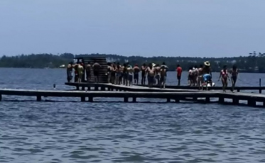 Homem é resgatado após se afogar em lagoa