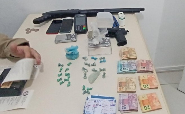 Cinco homens são presos por tráfico e posse ilegal de armas