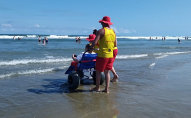 Cadeiras flutuantes serão distribuídas em praias do sul catarinense