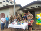 Menino recebe visita ilustre no aniversário