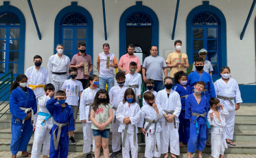 Atletas de judô de Criciúma finalizam ano com troca de faixa