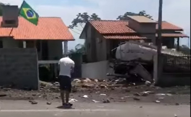 Motorista morre ao colidir contra casa em Siderópolis (VÍDEOS)