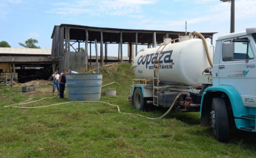Prefeitura disponibiliza água para propriedades afetadas por estiagem