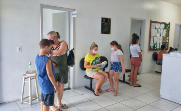 Secretaria de Saúde vacina 137 crianças em horário estendido