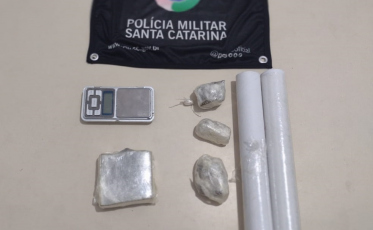 Com maconha e cocaína, homem é preso por tráfico de drogas em Criciúma