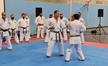 Professores de karatê de Criciúma participam de curso para capacitação