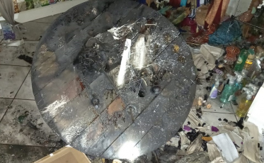 Loja é consumida pelo fogo na madrugada desta sexta-feira