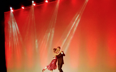 Apresentação de tango para idosos estimula contato com a arte