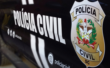 Homem é preso por falsa comunicação de crime e posse de arma de fogo