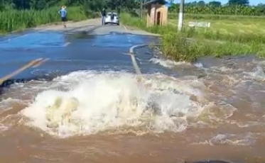 Novo rompimento de adutora pode comprometer abastecimento na região (VÍDEO)