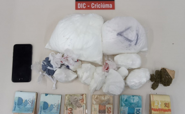 Criciúma: Polícia apreende adolescente com drogas e R$ 12 mil 
