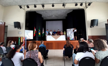 Alunos são premiados por concluírem curso na plataforma de inglês online em Criciúma