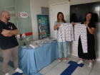 Alunos de costura industrial entregam peças confeccionadas ao Cras de Içara
