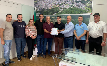 Siderópolis recebe doação de projeto que visa construção da rede de energia elétrica