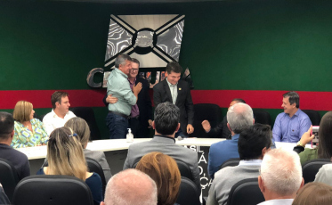 Acélio passa o bastão da Saúde para Arleu da Silveira