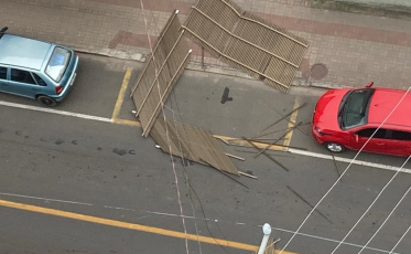 Confira o rastro de destruição causado pelo vendaval no Sul de SC (Vídeos e fotos)