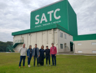 Direção da espanhola Tolsa conhece laboratórios do CTSatc 