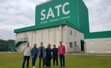 Direção da espanhola Tolsa conhece laboratórios do CTSatc 