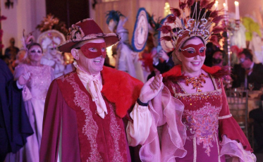 Noite mágica em Nova Veneza com o baile de gala