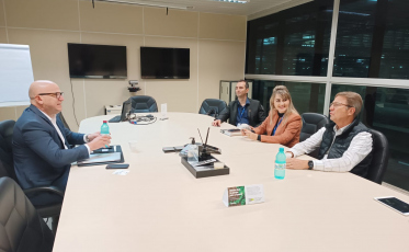 Comitiva da Fiesc Sul visita a Dexco