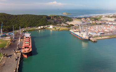 Porto de Imbituba realiza melhor abril de sua história e tem alta de 45,9% na movimentação
