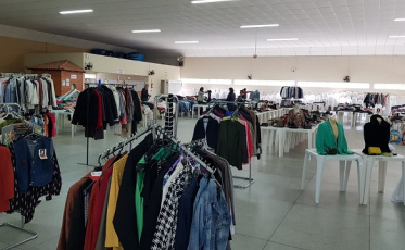 Brechó Solidário visa arrecadar valores para a Apae de Urussanga