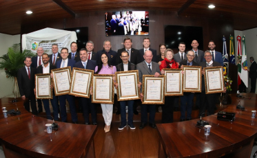 Vereadores homenageiam personalidades importantes para Nova Veneza 