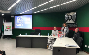 Governo de Criciúma reúne escolas para tratar sobre obrigatoriedade da vacinação