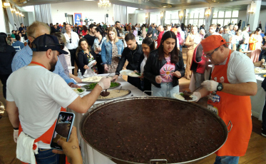Feijoada Mágica da Nossa Casa reúne mais de 700 participantes