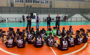 Com parceria duradoura, Anjos do Futsal atende 60 crianças no Colégio Unesc