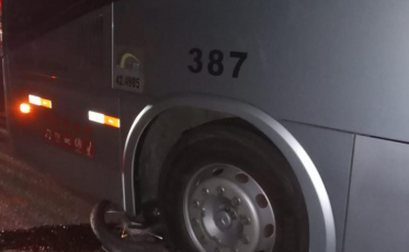 Braço do Norte: Colisão contra ônibus deixa motociclista gravemente ferido 