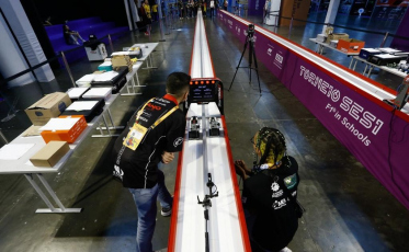 Equipes de robótica da Escola S de Criciúma participam de torneio na Inglaterra