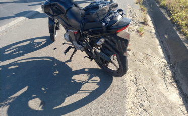 Colisão entre carro e moto deixa homem ferido em Içara 