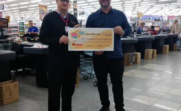 Ação solidária do Bistek Supermercados doa quase R$ 80 mil para entidades beneficentes