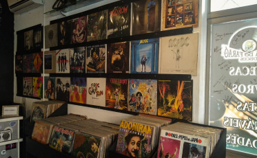 Mês do rock com tributo a Raul Seixas e feira do vinil no Criciúma Shopping