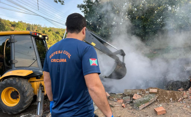 Fumaça estranha volta a preocupar moradores do bairro Colonial (FOTOS)