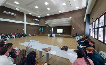 Profissionais da educação participam de curso sobre educação infantil em Içara