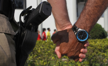 Pela paz, um abraço ao Fórum