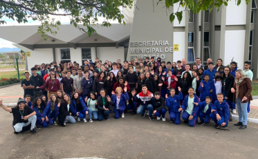 Estudantes do Clube Jovem Empreendedor visitam o Paço Municipal