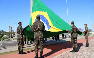 Troca da Bandeira do Brasil marca o início da Semana da Pátria em Criciúma
