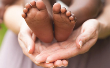 Pais compartilham o quanto a adoção transformou suas vidas