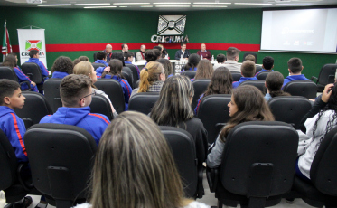 Alunos de Criciúma contam com curso de comunicação e oratória nas escolas municipais