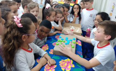 Desenvolvimento de brinquedos ecológicos estimula empreendedorismo nas escolas de Criciúma